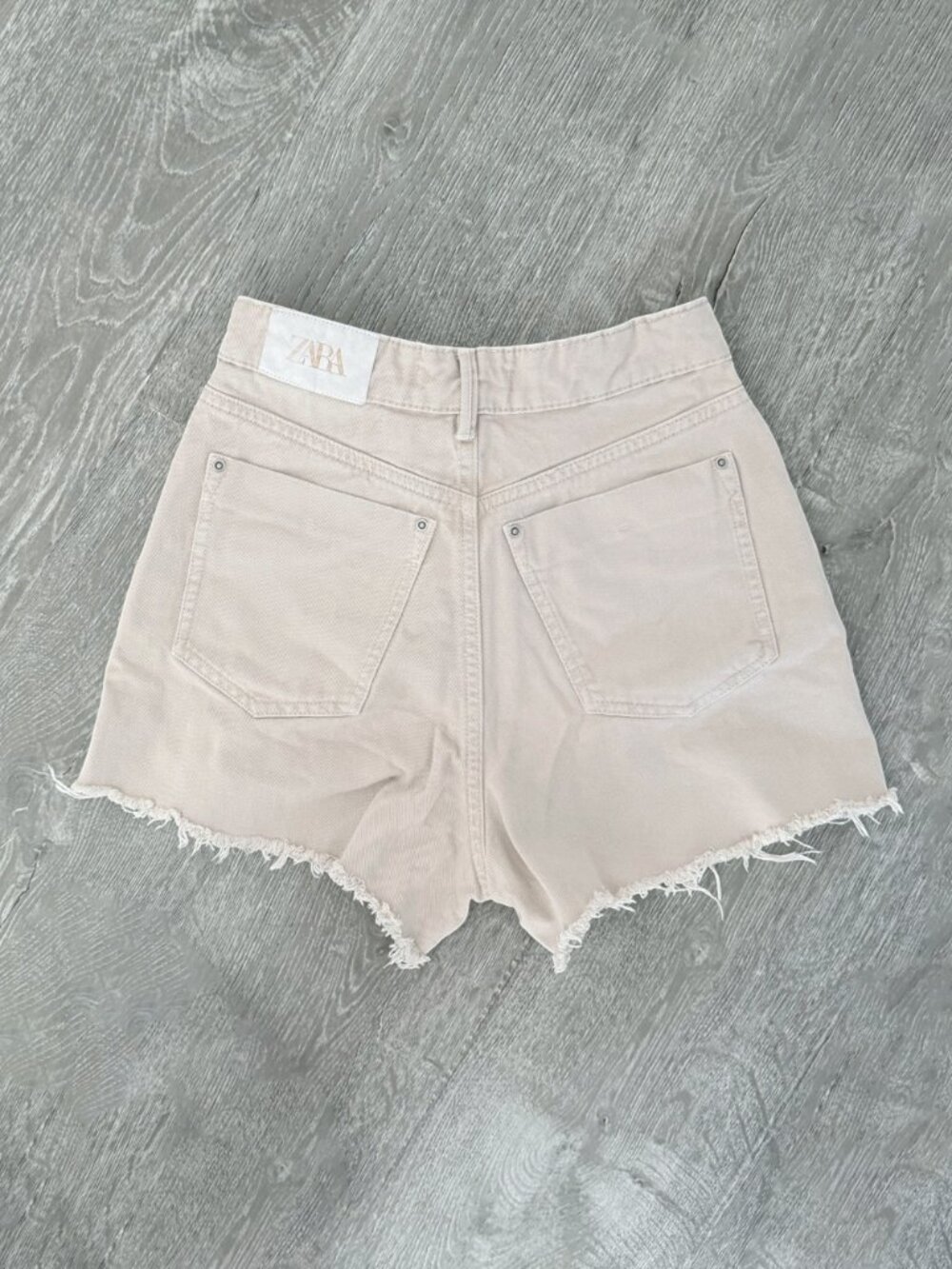 ZARA High Rise Frayed Hem Denim Shorts Womens Size 4 Beige Raw Hem - Picture 3 of 6